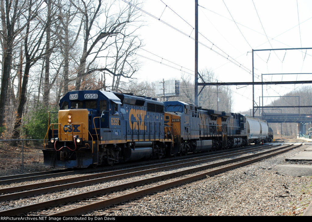 CSX GP40-2 6358 leads Q418-17